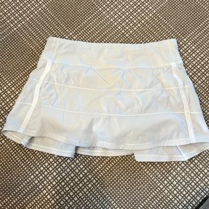 Lululemon white skirt size 6.